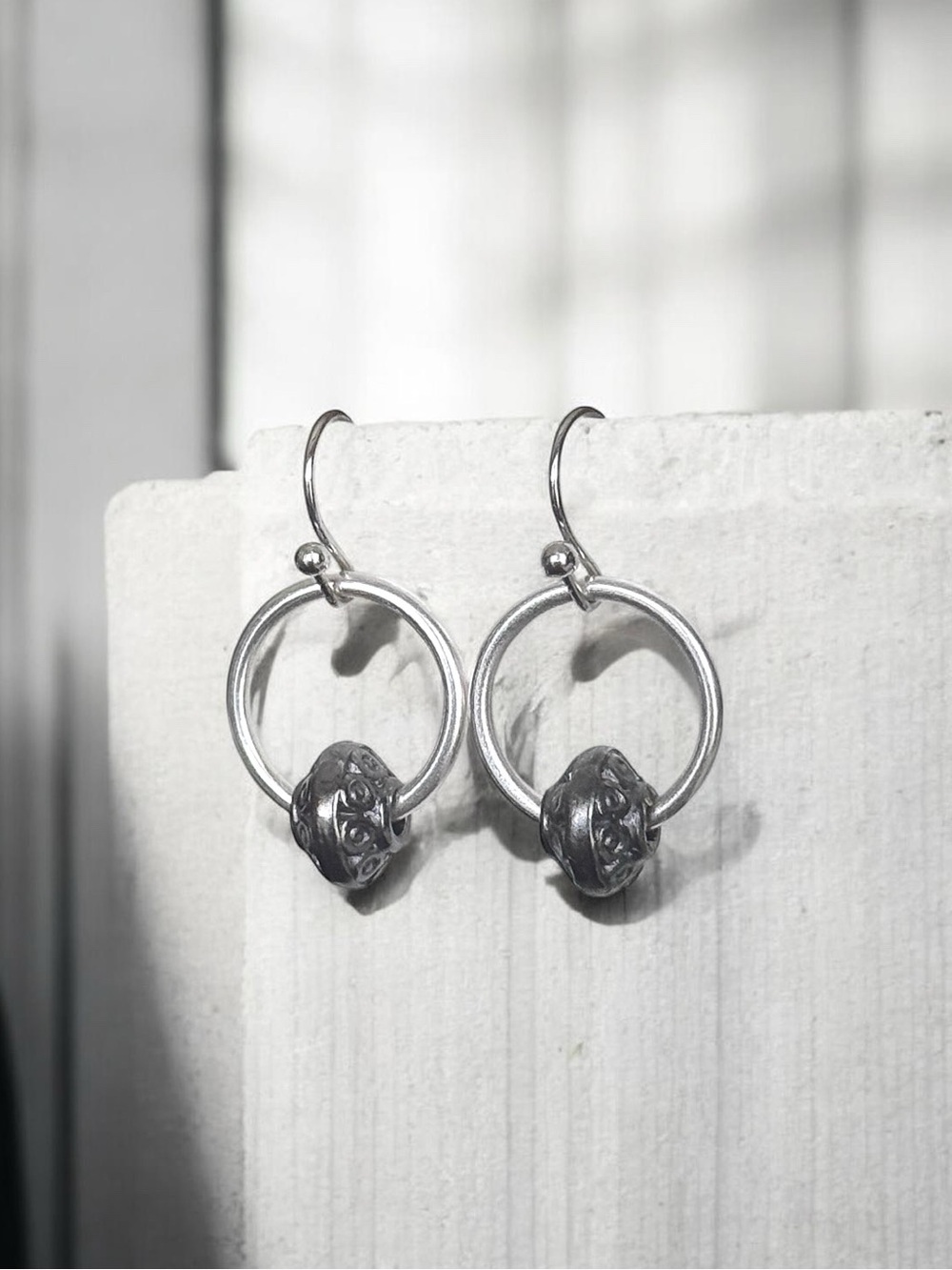 5 For $25💫Silver Hoop Earrings with Dark Textured Beads